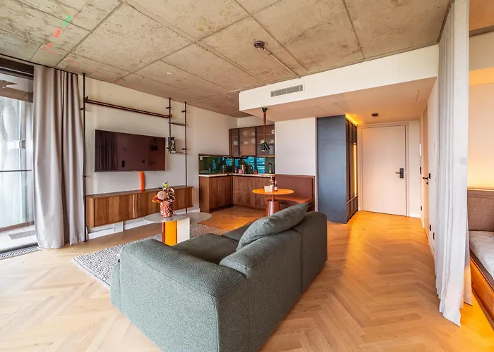 The Zipper Hotel Und Apartments